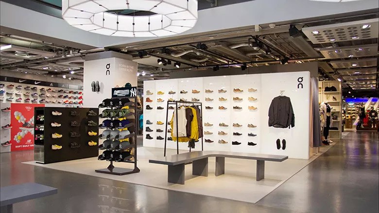 Free standing rotating Hat Display Rack