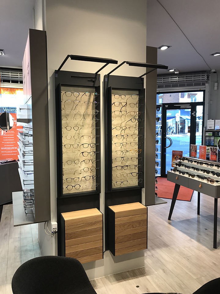  Commercial eyewear display case