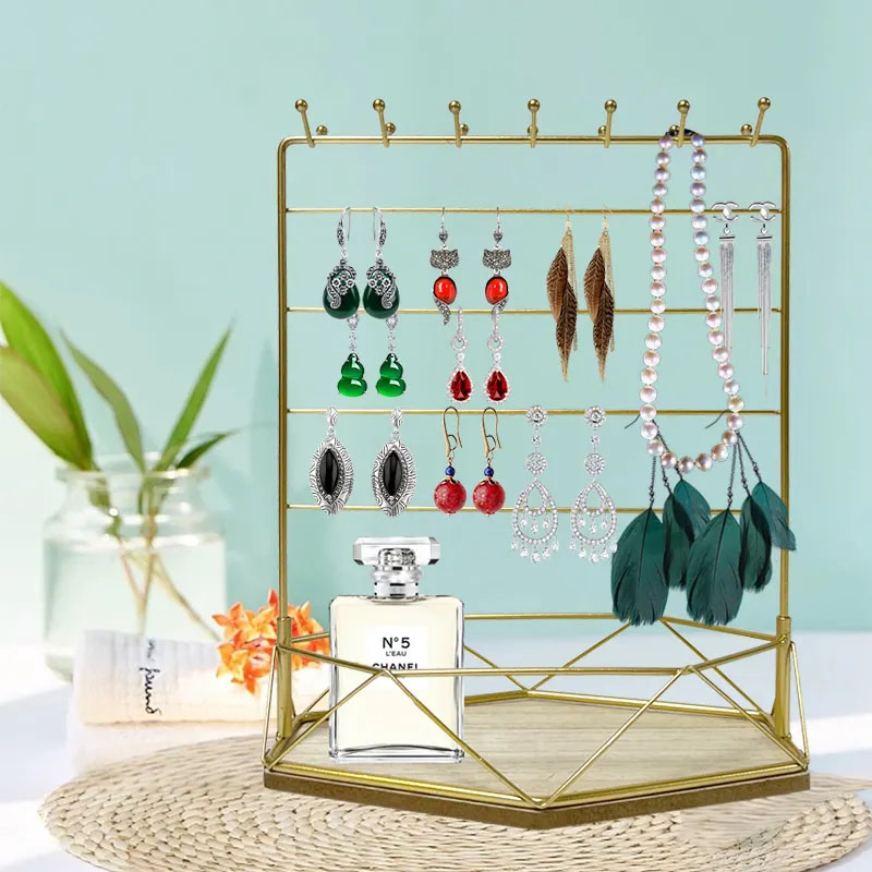 Unique jewellery shop display design